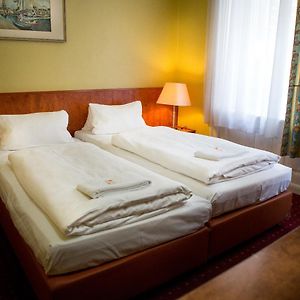 City Hotel - HEEFA OHG